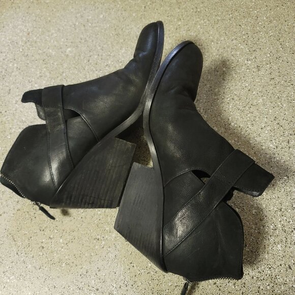 Eileen FIsher Black Leather Cut Out Ankle Bootie Size 10 - Picture 6 of 10